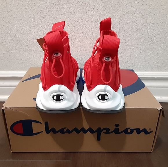 Champion - Picture 4 of 4